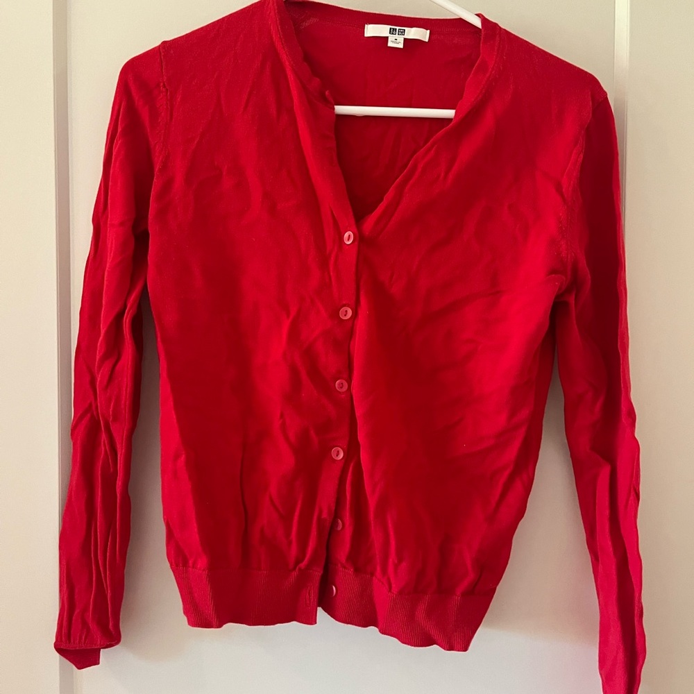 Red cardigan uniqlo size M but fit more S